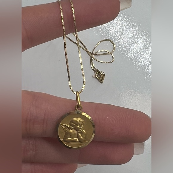 14 karat gold Cherub necklace - Picture 3 of 11